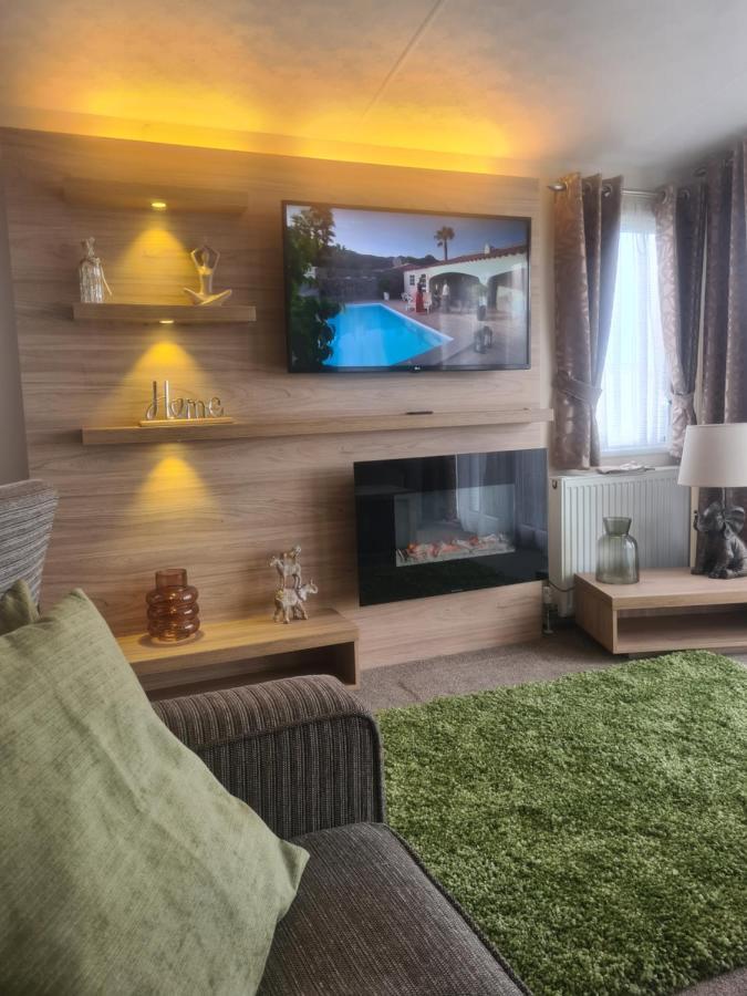 Beautiful 2 Bedroom Caravan, Holiday Park Tenby Saint Florence Екстериор снимка