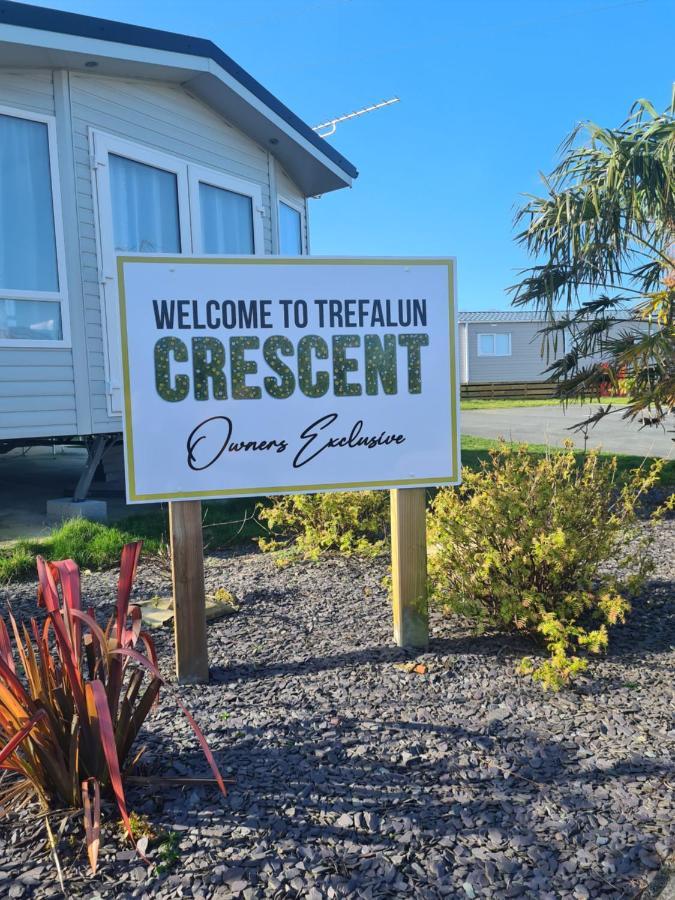 Beautiful 2 Bedroom Caravan, Holiday Park Tenby Saint Florence Екстериор снимка