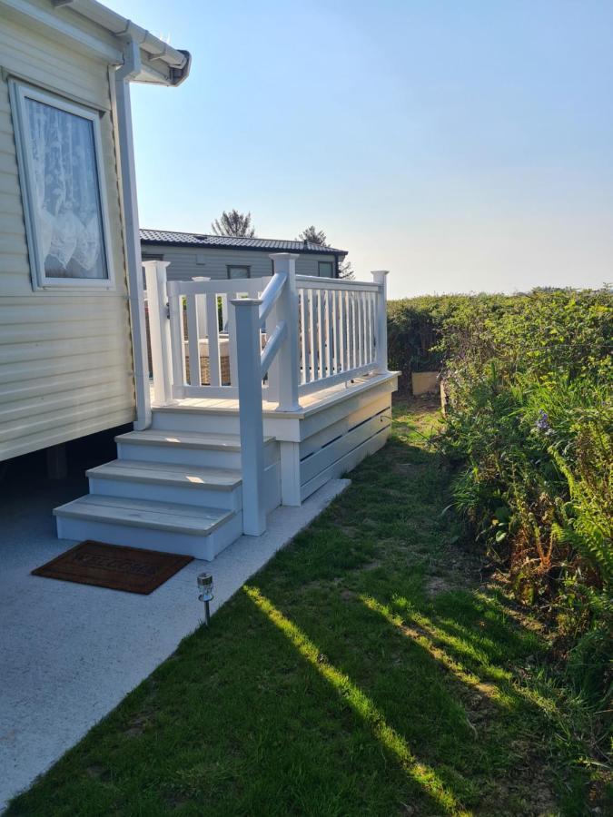 Beautiful 2 Bedroom Caravan, Holiday Park Tenby Saint Florence Екстериор снимка