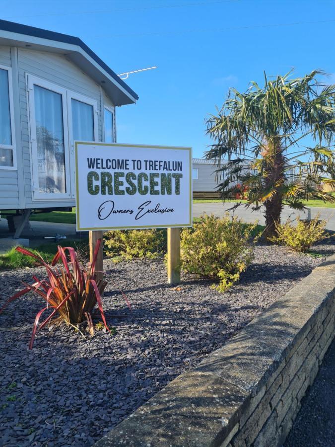 Beautiful 2 Bedroom Caravan, Holiday Park Tenby Saint Florence Екстериор снимка